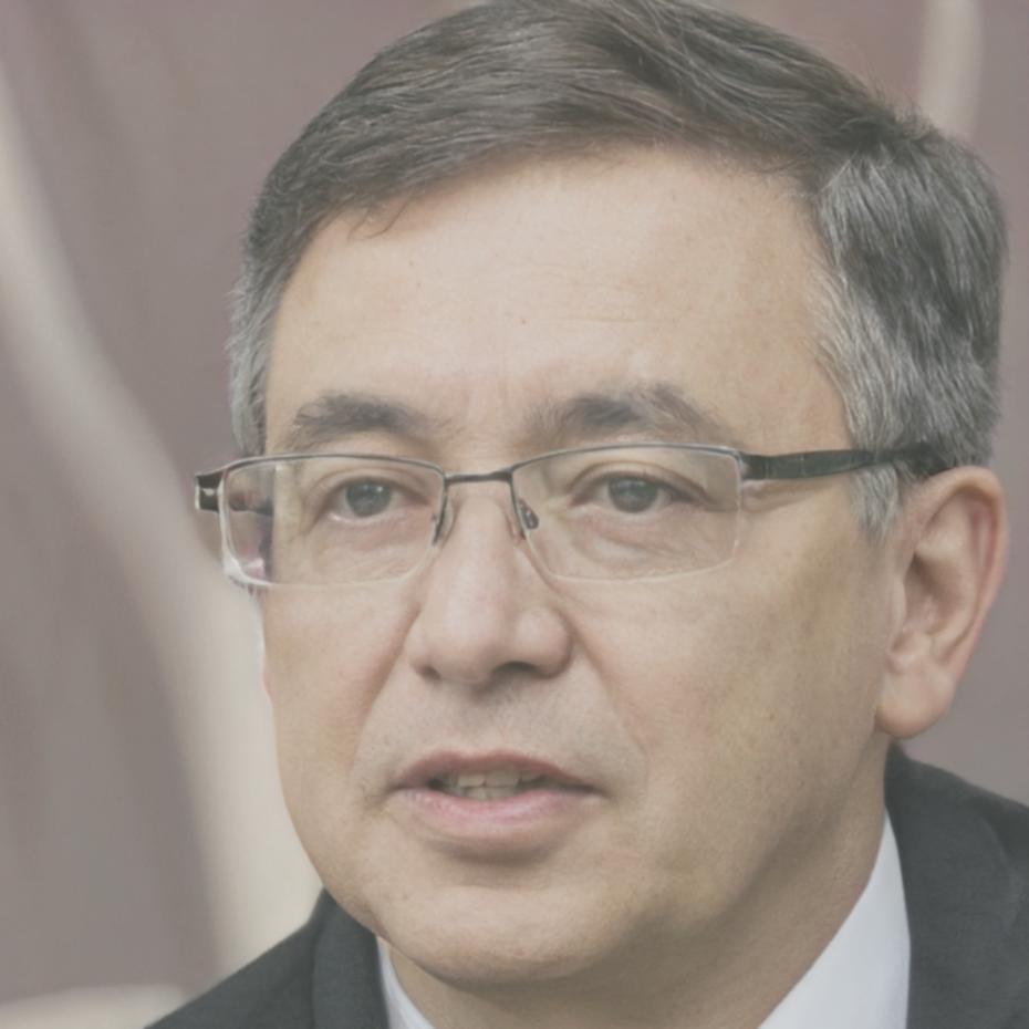Retrato profesional de Aurelio Mendívil